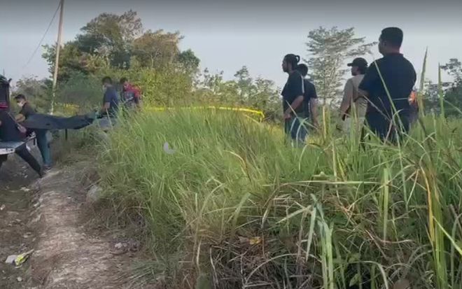 马来西亚5岁男童遇害现场发现一把锄头疑似是其父亲的埋尸工具