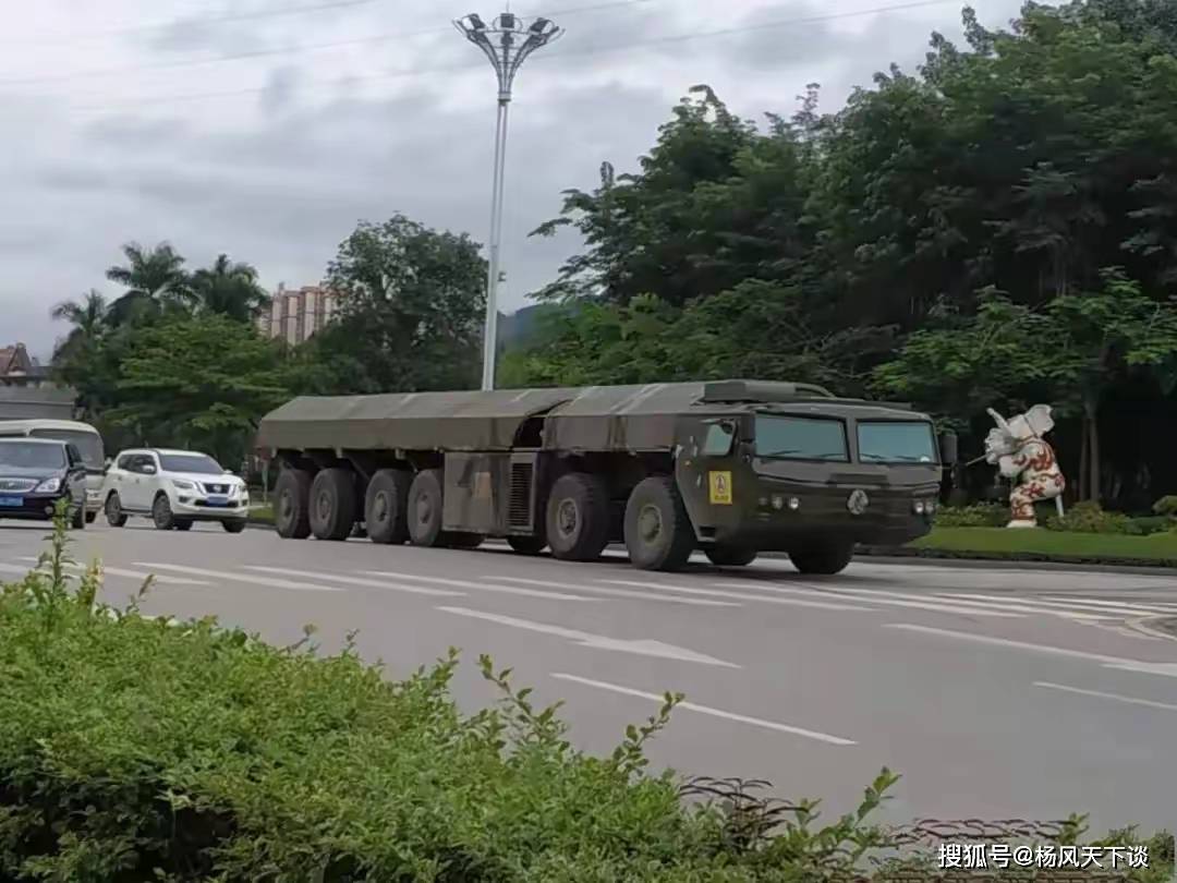 中国版侏儒洲际导弹现身生存力比东风 41 更强！
